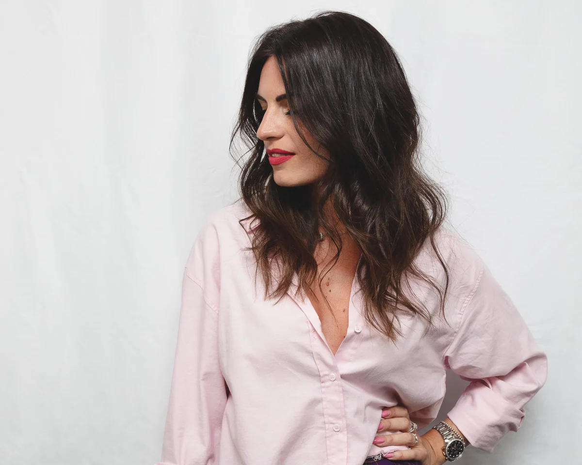 Moka brunette: capelli castano scuro ondulati con riflessi cioccolato